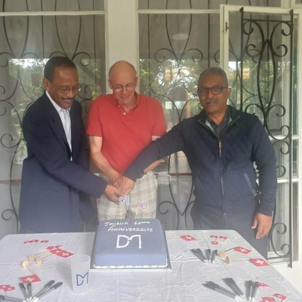 EPM_ile_Maurice_gateau_60ans_DM_1er_gateau_coupe