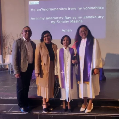 Les trois pasteures enseignantes aux côtés d’un laïc en troisième année